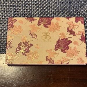 Arbonne Victoria Lake Palette